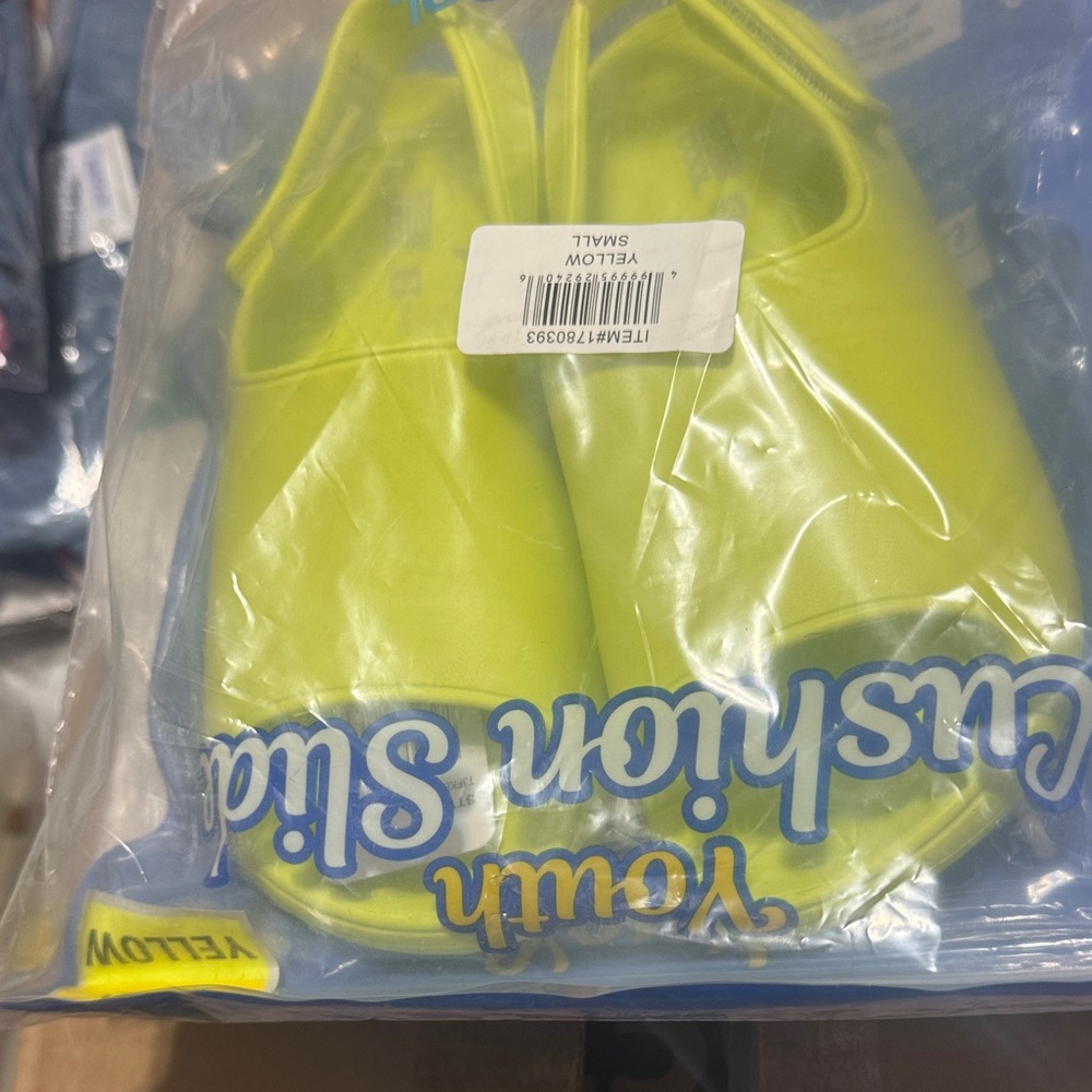 32 Degrees Kids Lime Green Sanda